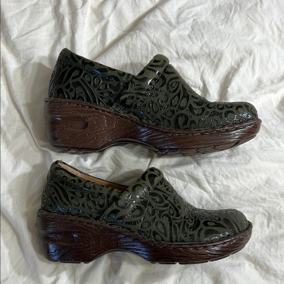 bolo Shoes - BOLO Green Leather and Brown Embossed Mules